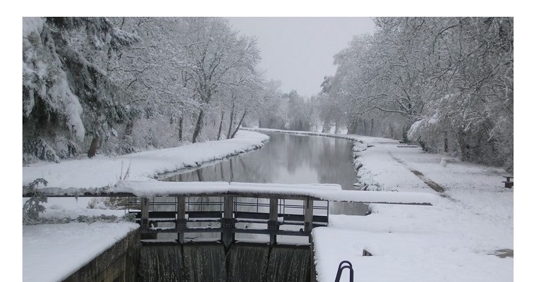 En Hiver aussi, le canal s'écoule paisiblement.